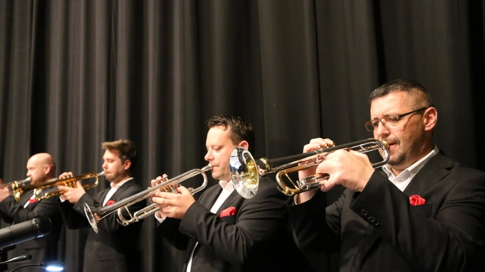 In den Dienst einer guten Sache stellte sich die „kelagBIGband“. 