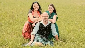 Biobauer Christian aus Maria Lankowitz mit seinen beiden Hofdamen Bianca und Becci