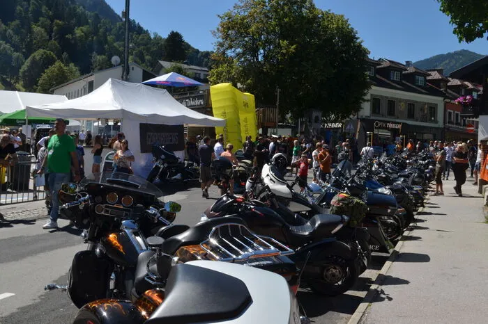Zur Ausfahrt ins Salzburgerland am Freitag - mit dem Schladminger Motorradclub "Goonriders" - kamen 90 Bikes, bei der Party am Abend waren es dann 200 Bikes und rund 900 Partyfreunde. 