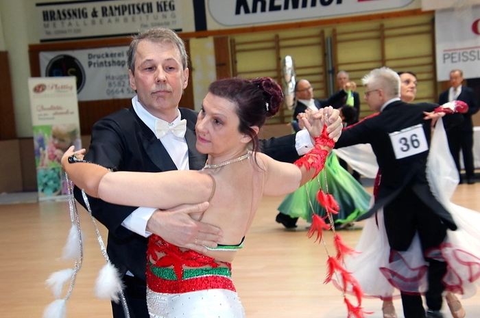 Auf zwei Turnierflächen in der festlich geschmückten Halle wurden am Samstag in 47, am Sonntag in 78 Startklassen die Sieger ermittelt. "Die Quartiere waren von Graz bis Modriach ausgebucht", freute sich Schernthaner über den Erfolg des nunmehr zweiten großen Tanzturnieres, für welches der TSC Eleganza Köflach verantwortlich zeichnete.
