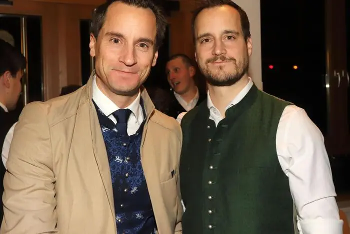 Am Foto Bürgermeister Michael Reiner mit seinem Bruder und Amtsleiter Martin Reiner.