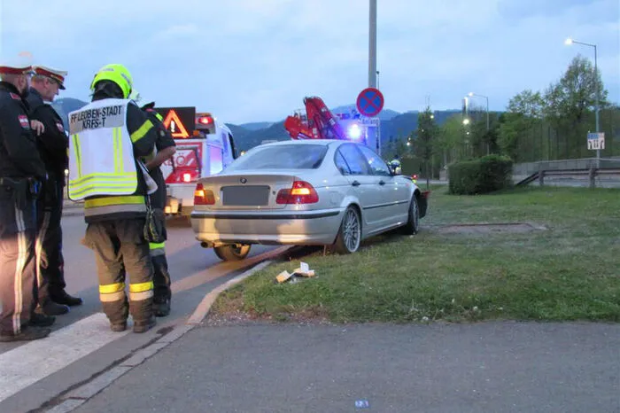 Am Mittwoch, dem 1. Mai, um 03:04 Uhr erfolgte der nächste Alarm für beide Feuerwehren zu einem Verkehrsunfall an der Kreuzung Kärtnerstraße und Dr. Hanns Groß-Straße. Die Unfallsituation stellt sich fast gleich dar.