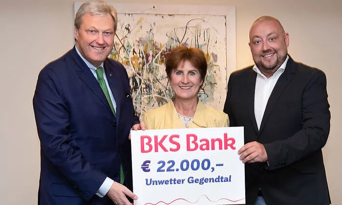 BKS Bank-Vorstandsmitglied  Nikolaus Juhàsz (links) mit Gössinger und Albert Lesjak