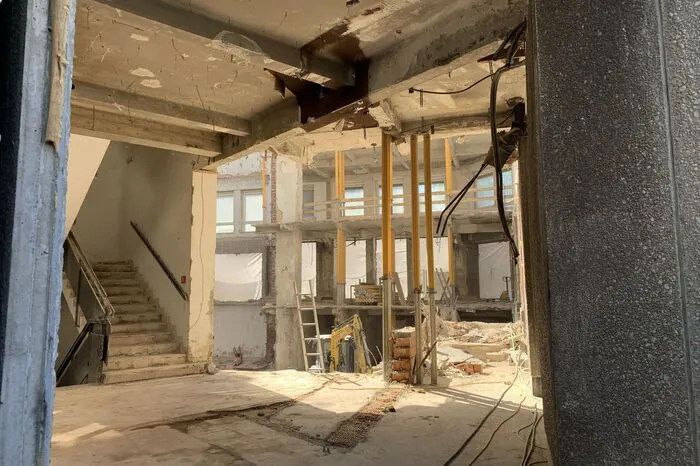 Derzeit ist das Gebäude nur noch Fassade und fast zur Gänze ausgehöhlt.