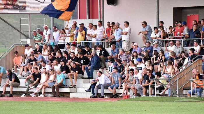 400 Zuschauer kamen in die Sauritschnig Arena Frauenstein in Kraig, die fußballfreie Zeit ist endlich vorbei