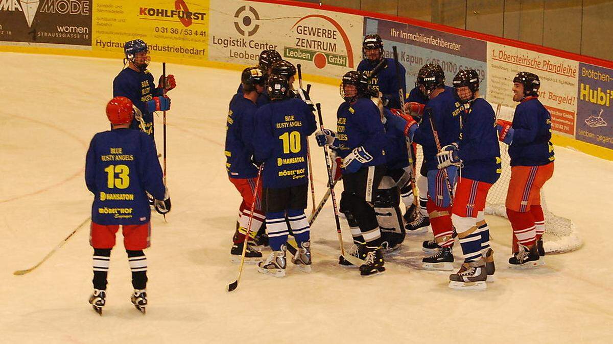 Die Blue Rusty Angels rüsten sich für das Benefizspiel am Freitag in der Eishalle Leoben