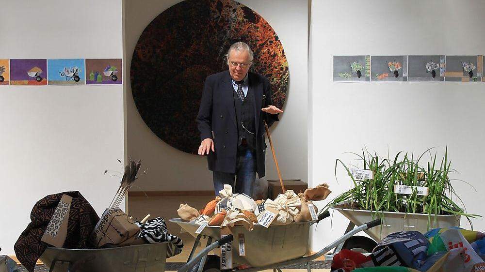 Bertram Karl Steiner (hier bei einer Ausstellung im Kunstverein Kärnten) überblickt die Kärntner Kulturlandschaft