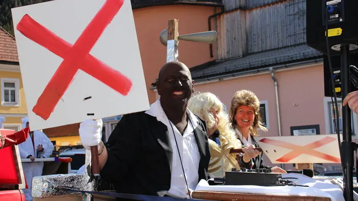 Bruce Darnell ist extra für die Feier gekommen.