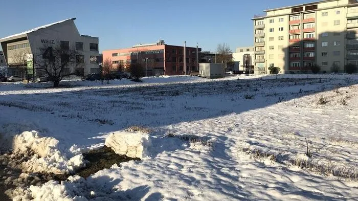 Auf diesem Feld entsteht am Februar das neue Wohnbauprojekt der Wohnbaugruppe Ennstal und der SG Elin