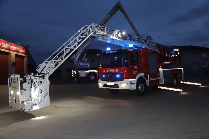 ... eine neue Drehleiter mit einer Arbeitshöhe von 30 Metern.
