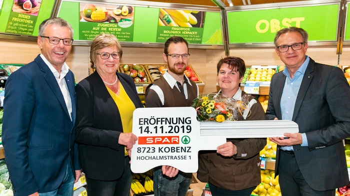 Michael Gassner (Wirtschaftskammer), Bürgermeisterin Eva Leitold, Marktleiter-Stv. Mario Gruber, Marktleiterin Ulrike Steffl, Spar-Steiermark-Chef Christoph Holzer