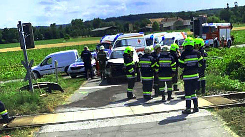 Unfall bei einem Bahnübergang in Weinberg an der Raab (Fehring)