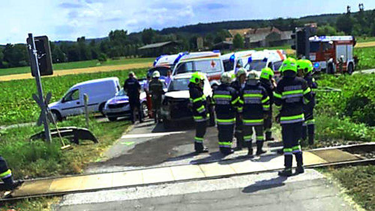 Unfall bei einem Bahnübergang in Weinberg an der Raab (Fehring)