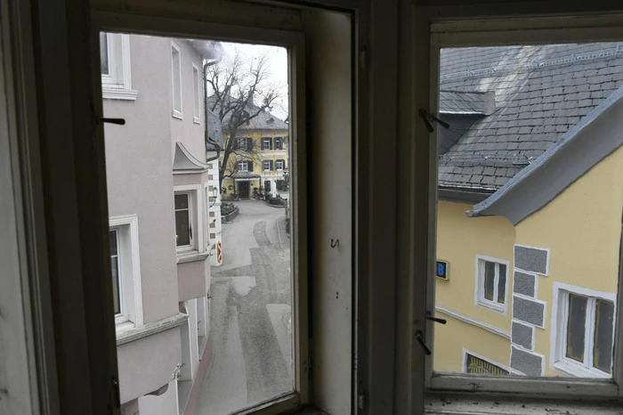 Der Blick auf die benachbarten historischen Gebäude ist von allen Zimmern des alten Bürgerhauses möglich.