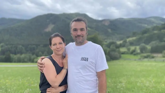 Elisabeth und Markus sind seit 24 Jahren ein Paar. Kennengelernt haben sie sich „damals klassisch“, in der Tenne in Niederwölz