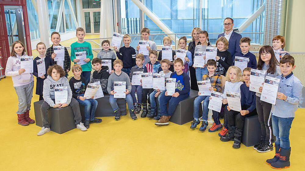 26 Teilnehmer der Kinder-Uni Lienz erhielten Jungforscher-Diplome 