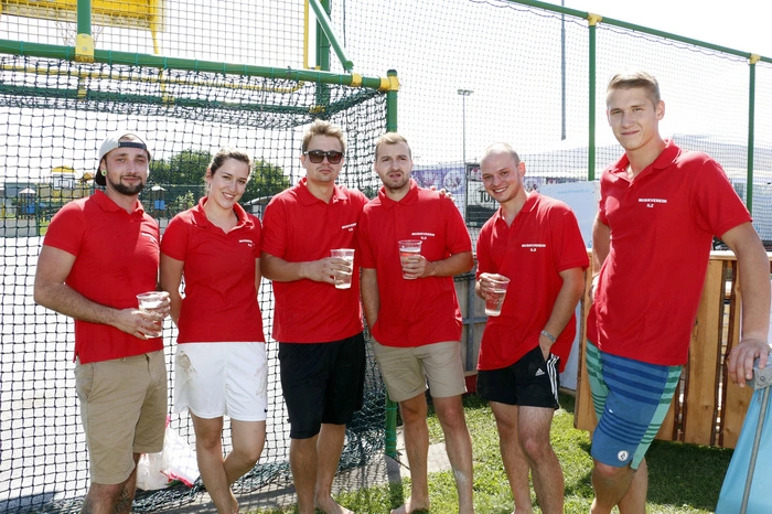 Dabei galt es für die Sechser-Teams in der Sportarena bei den Disziplinen...