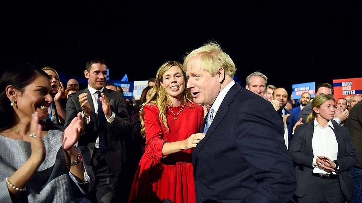 Doch beim Parteitag der britischen Konservativen in Manchester, der am Mittwoch zu Ende ging, lässt sich Parteichef Boris Johnson trotzdem kräftig feiern