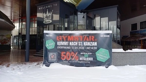 Eröffnungsplakat vorm Eingang zum Rondo | Stimmt so nicht mehr: Die Eröffnung des Gymstar-Fitnessstudios verschiebt sich um etwa einen Monat