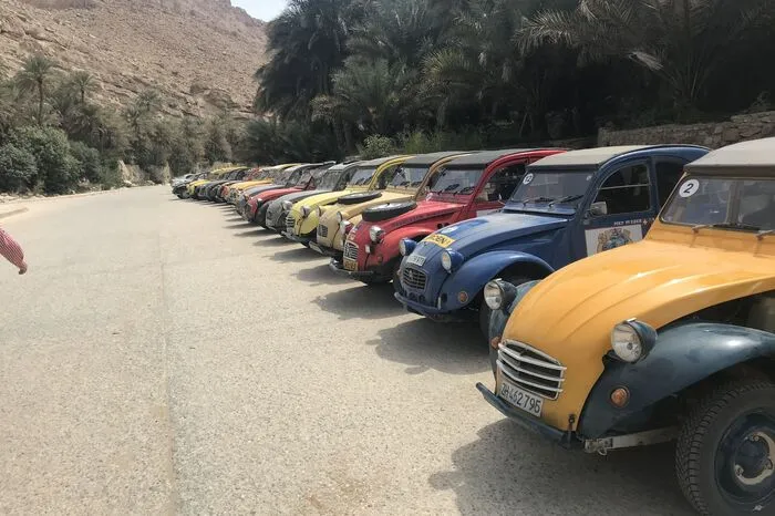 30 Citroen 2CV nahmen die abenteuerliche Reise durch den Oman in Angriff