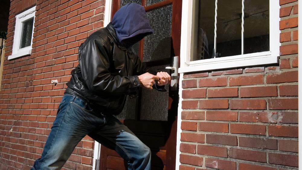 Der Einbrecher nahm den Haustürschlüssel mit (Symbolfoto)