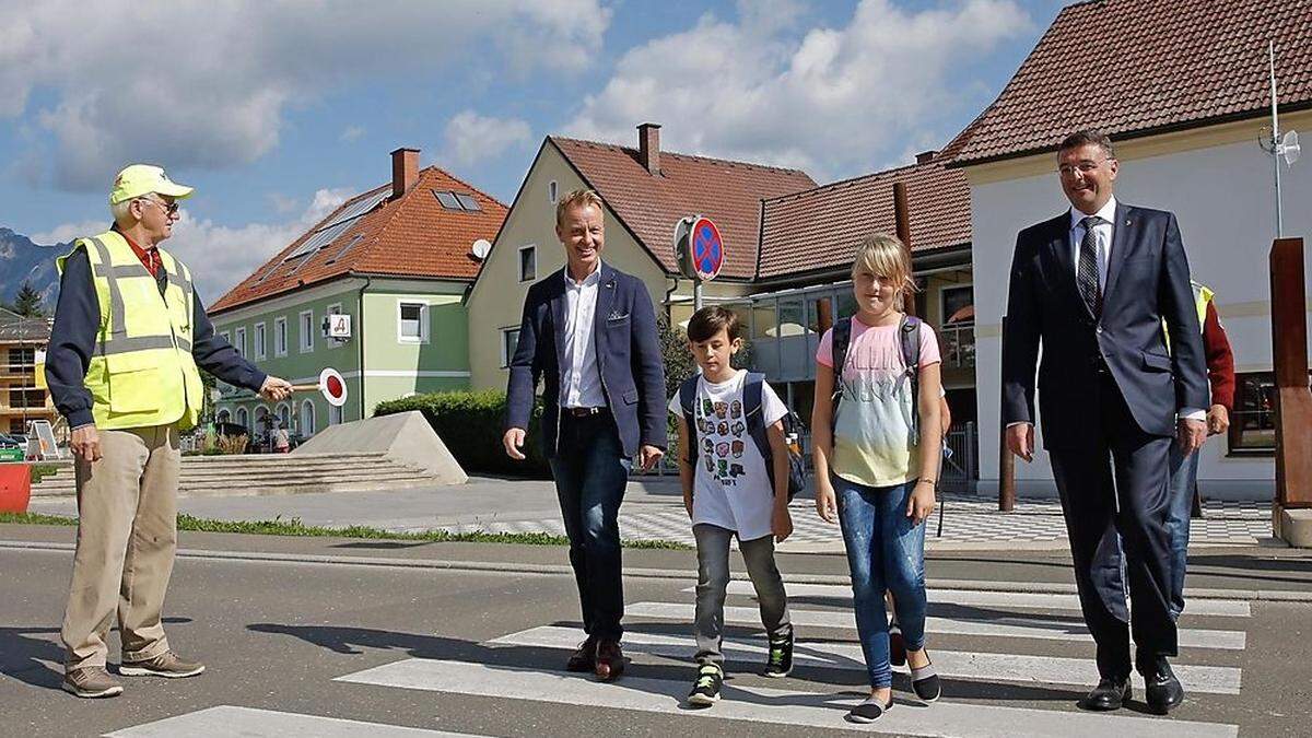 Mario Abl, Bürgermeister von Trofaiach, mit Verkehrsminister Jörg Leichtfried