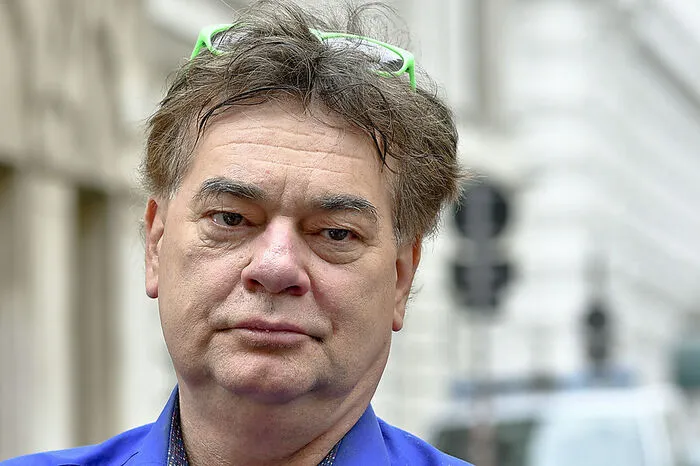 "Ich mach den Clint Eastwood. Wir reiten in die Stadt - und der Rest ergibt sich."  Der Grüne Bundessprecher Werner Kogler wäre gern ein wortkarger Westernheld...