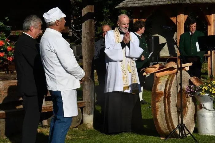 Es gibt einen Vereinn der sich „Mühlen Freunde Österreich“ nennt. In der Ortschaft Mühlen und Umgebung haben vor Jahrzehnten noch mehrere Mühlen bestanden, wo das Getreide zu Mehl gemahlen wurde, das notwendige Rohmaterial zum Brot. 