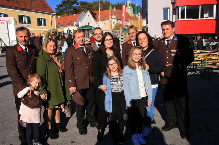 Bürgermeister Kurt Riemer, Bundesrätin Elisabeth Grossmann und Landesfeuerwehrrat Christian Leitgeb überreichten den symbolischen Schlüssel.