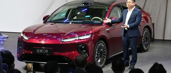 BYD-Manager Zhang Zhuo bei der Peking-Auto-Show