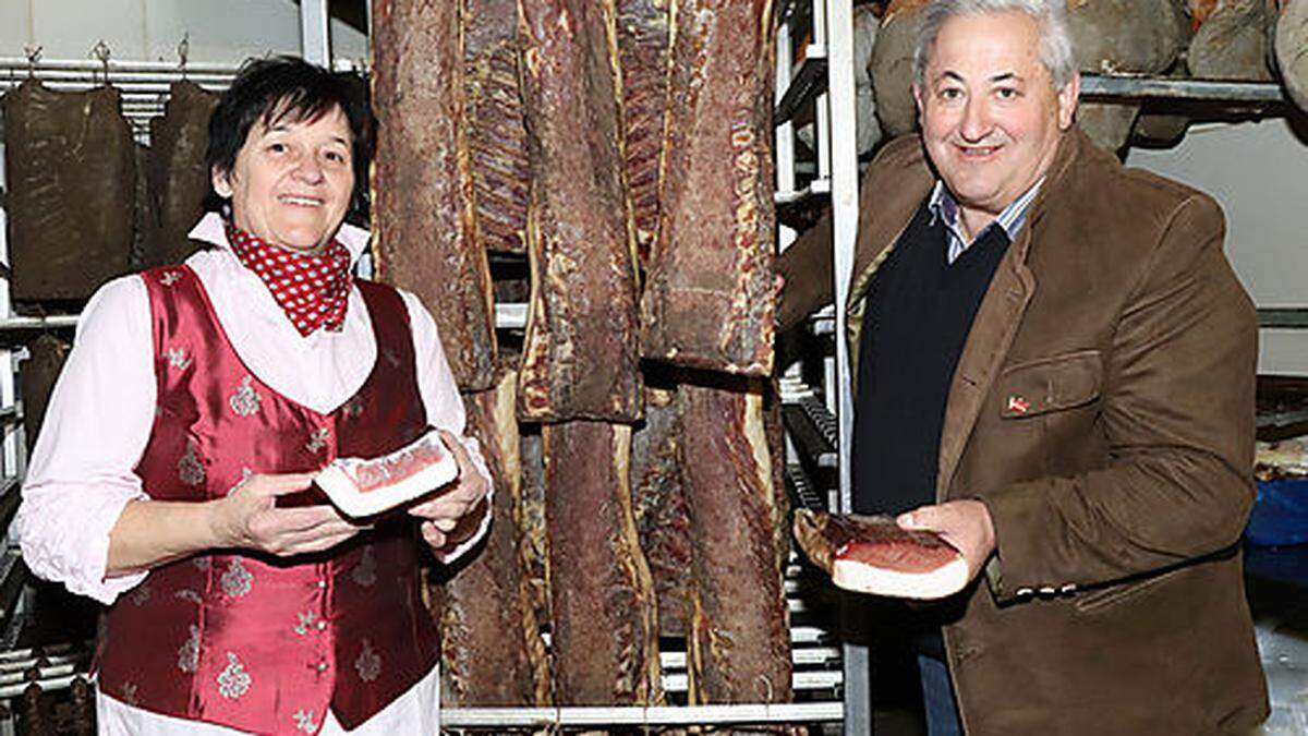 Christine und Johann Kraßnig servieren in ihrer Buschenschenke &quot;Hanebauer&quot; ausgezeichneten Speck