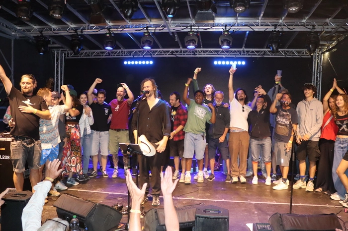 „Fuzzman“ Herwig Zamernig und ein Teil seines Teams, das dieses Festival möglich gemacht hat.