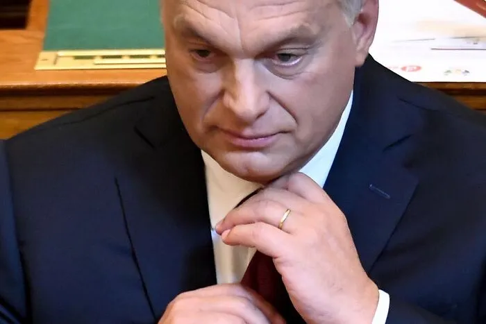 Der rechtsnationale Regierungschef ist verärgert über ein vom EU-Parlament eingeleitetes Rechtsstaatsverfahren, das Parteifreunde von der EVP mitgetragen haben. Wie wird er sich verhalten?