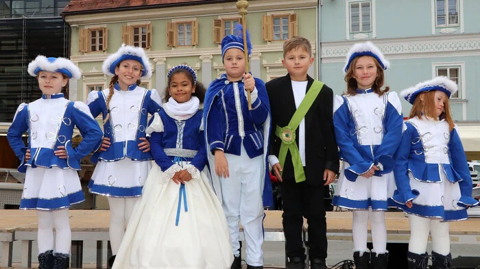 Das neue Feldkirchner Kinderprinzenpaar von der Volksschule mit Schalkus X1V Marcel Stocklauser (9 Jahre) und Lieblichkeit Prinzessin Anna-Zahira Ndiaye (8 Jahre).