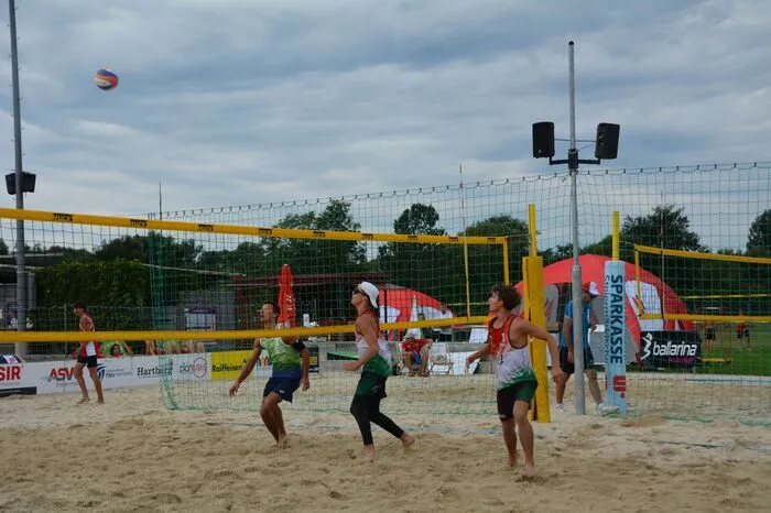 In mehr als 100 Spielen auf fünf Courts beweisen die Spielerinnen und Spieler der U16- und U18-Mannschaften von Donnerstag bis Samstag ihr Können.