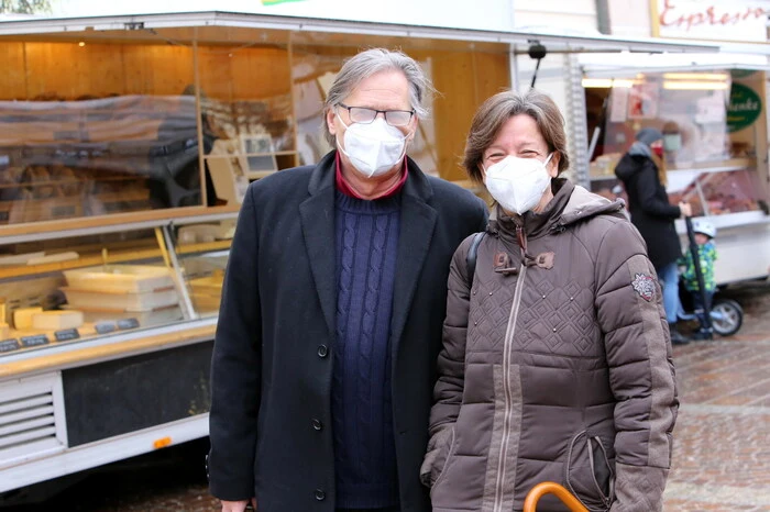 Übrigens: Auch der Regenschauer am Samstagvormittag ließ die Besucher nicht davor abhalten, am Bauernmarkt eine Runde zu drehen.