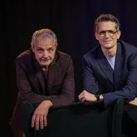 Thomas Maurer und Thomas Cik bringen den satirischen Nachrichtenpodcast im November zwei Mal auf die Bühne