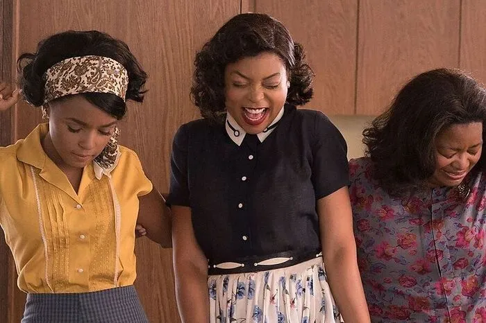 Dieser Film stürmt derzeit die US-Kinocharts: Theodore Melfis "Hidden Figures" erzählt die relativ unbekannte Geschichte von Katherine Johnson, Dorothy Vaughn und Mary Jackson  drei schwarzen Frauen bei der NASA. Läuft derzeit im Kino.