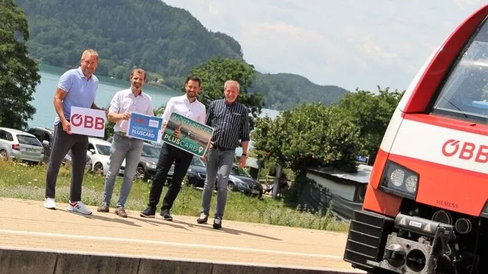 v.l.n.r.: Regionalmanager vom ÖBB Personenverkehr Kärnten Reinhard Wallner, GF Wörthersee Tourismus Mag. Roland Sint, Tourismus- und Mobilitätslandesrat Mag. Se-bastian Schuschnig und Regionsgeschäftsführer Mag. Helmuth Micheler stellen das regionenübergreifende Mobilitätskonzept vor.