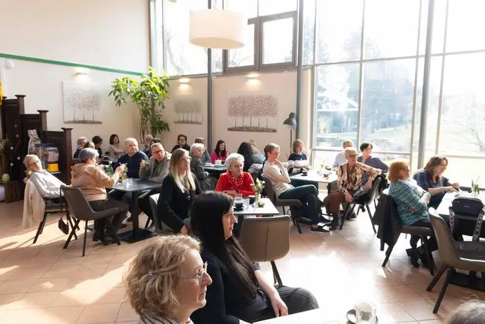 Unter den Gästen befand sich auch Bürgermeister Johann Fiedler, der sich von der besonderen Mischung aus Frühstück und Lesung begeistert zeigte.