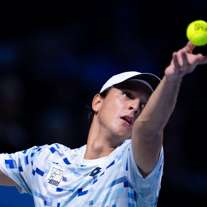  Dominic Thiem beim Tennisspielen