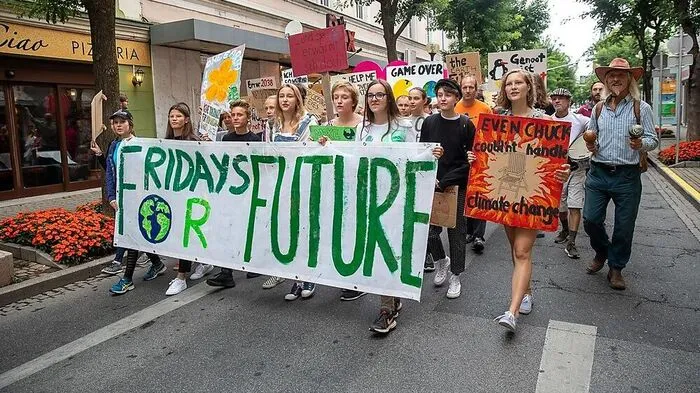 An die 60 Menschen haben am Freitag bei der "Fridays for Future"-Demonstration in Klagenfurt teilgenommen
