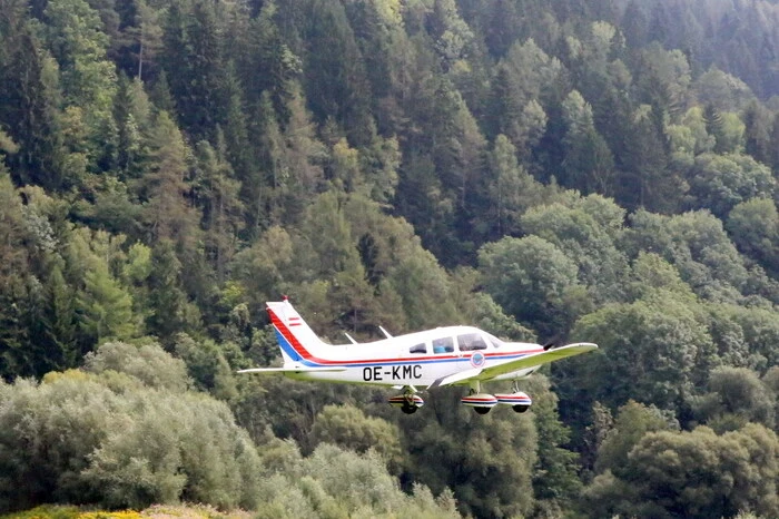 Auch wenn das Wetter am Samstag nicht ganz mitspielte: Hunderte Besucher hatten sich im Hangar eingefunden, um dem Flugspektakel beizuwohnen. 