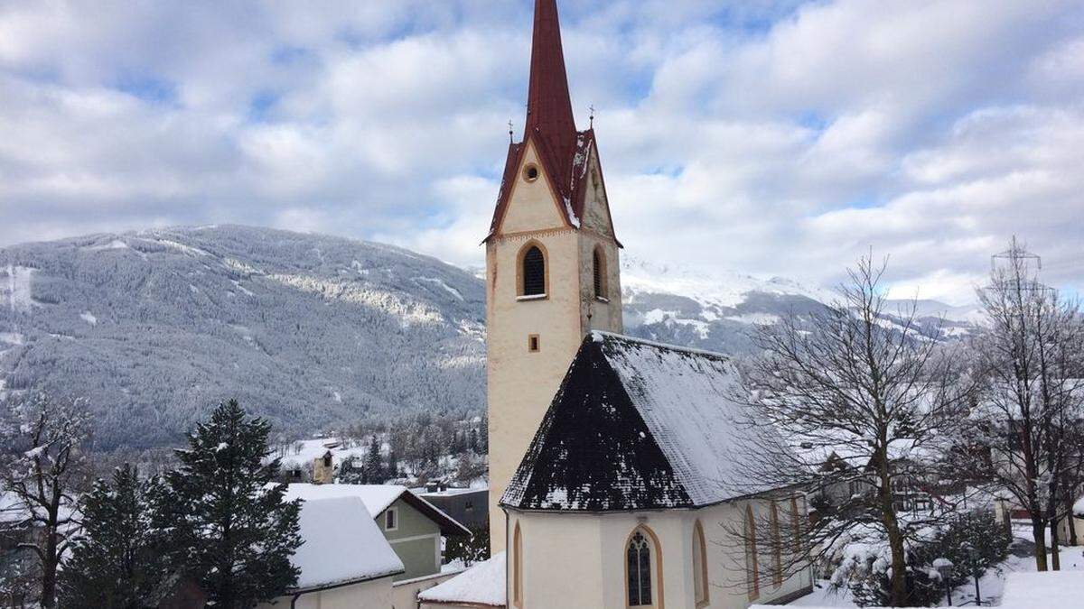 Der Schein von außen trügt: In der Pfarrkirche Gaimberg hat sich Hausschwamm eingenistet