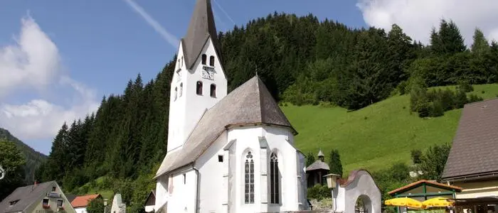Die Pfarrkirche in Salla – das Glockengeläut der Kirche können Sie sich ab jetzt auch online anhören