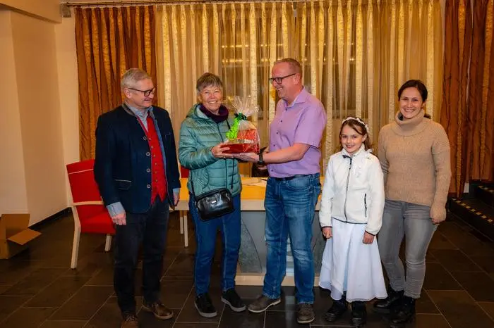 Annemarie Wiltschi durfte sich über den Hauptgewinn der Telefonverlosung freuen