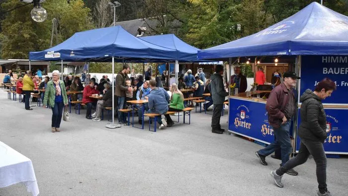 Seit 27 Jahren gibt es schon den Bauernmarkt in Himmelberg. Die Besucher und Kunden kommen gerne, weil es eine große Palette an köstlichen Produkten aus der Region gibt