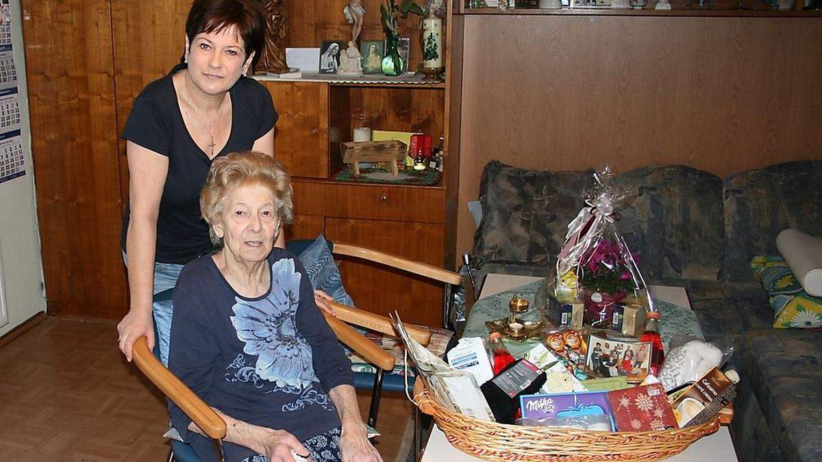 Beim 90er war die Welt noch in Ordnung: Monika Gruber mit ihrer Mutter Maria