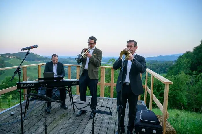 Danach beschenkten die beiden Jazztrompeter Joshua Jern und Franz Schober im Trio mit Pianist Lajos Tóth das Publikum mit Improvisationen und Songklassikern vom Feinsten.