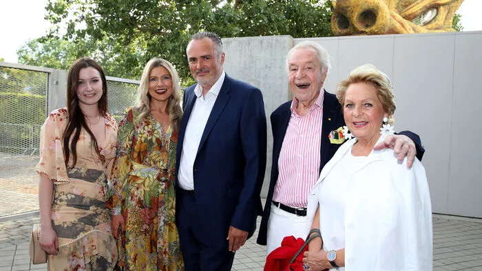 Hohe Promidichte: Burgenlands Landeshauptmann Hans Peter Doskozil und Freundin Julia und seine Tochter Laura, Harald und Mausi Serafin